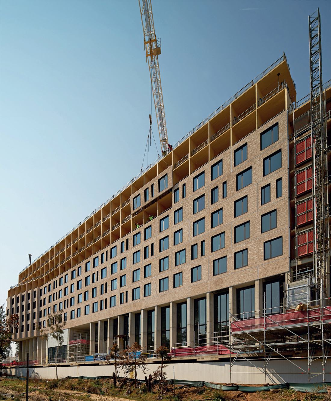 FIG 18.0 (chapter opener) Pre-manufactured external wall modules were installed rapidly, complete with cladding and glazing, onto the cellular CLT superstructure of this large student accommodation building.