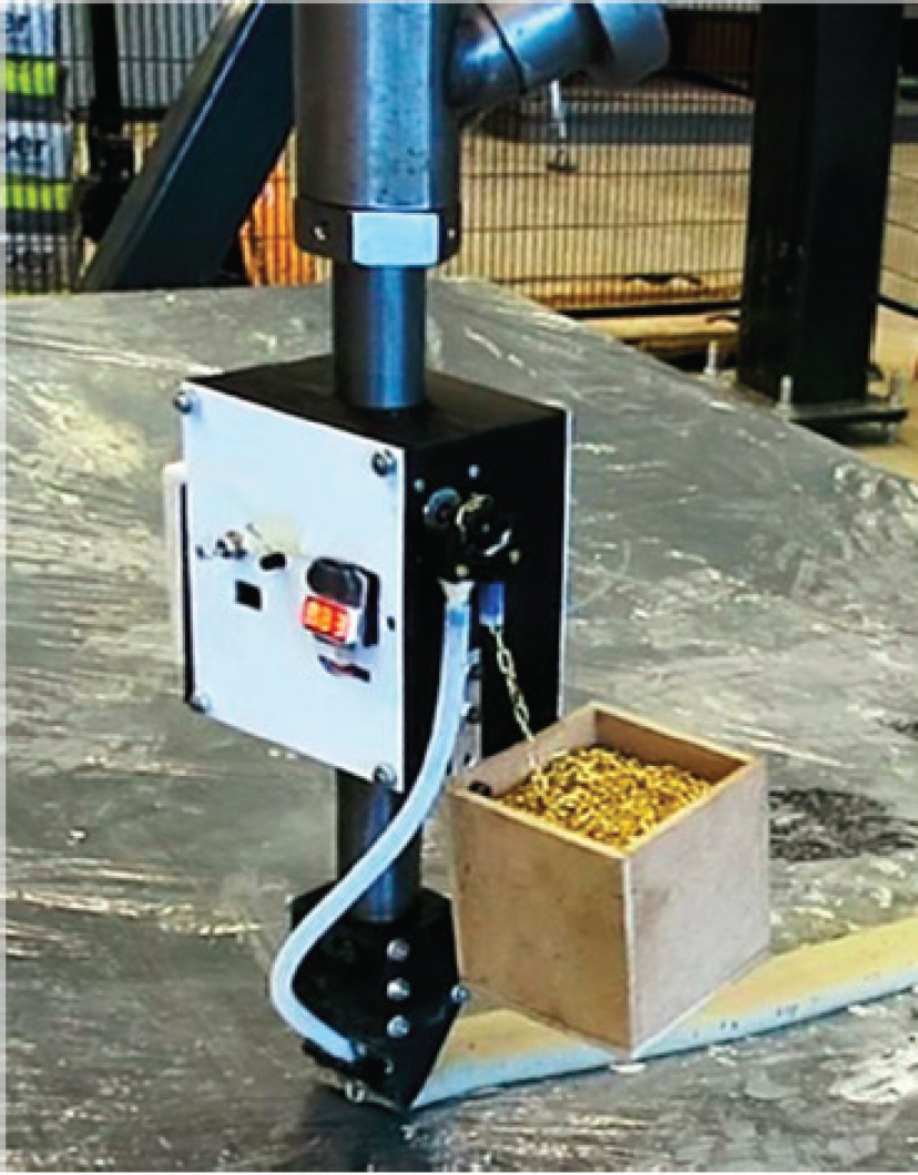 A photograph illustrates the co-extrusion of reinforced strands, highlighting technical devices for a metal chain as described by Bos et al. in 2019. 